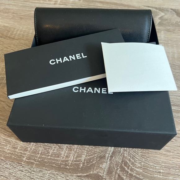 Authentic Chanel square sunglasses 5380-A, black acetate. - Picture 8 of 8